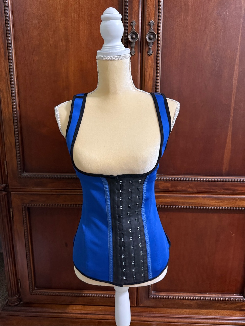 Ann Chery Black Waist Trainer Label Close-Up